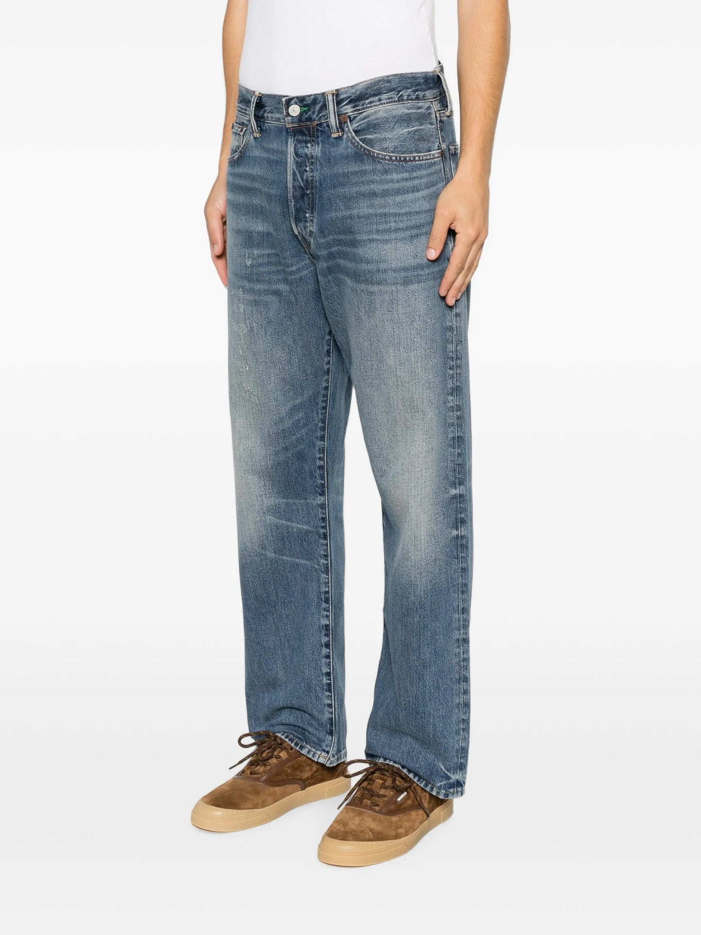 belt-loop buttoned jeans