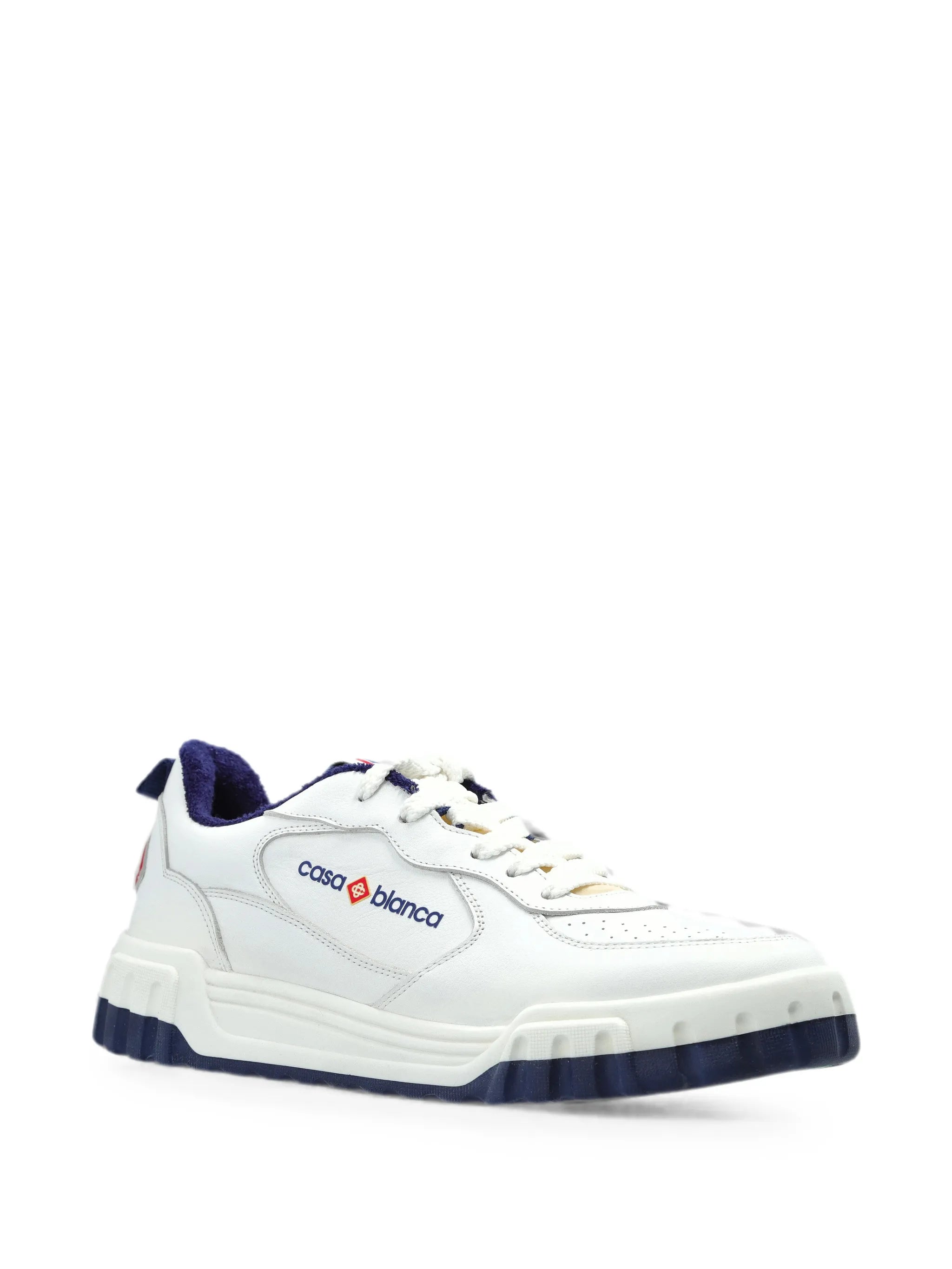Court sneakers