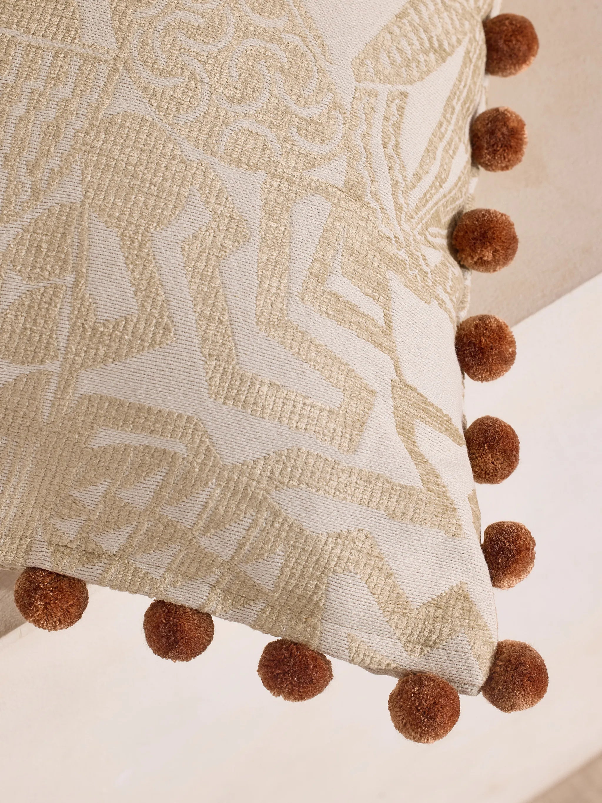 Daxton cushion