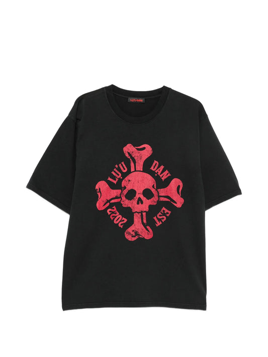 skull-print T-shirt