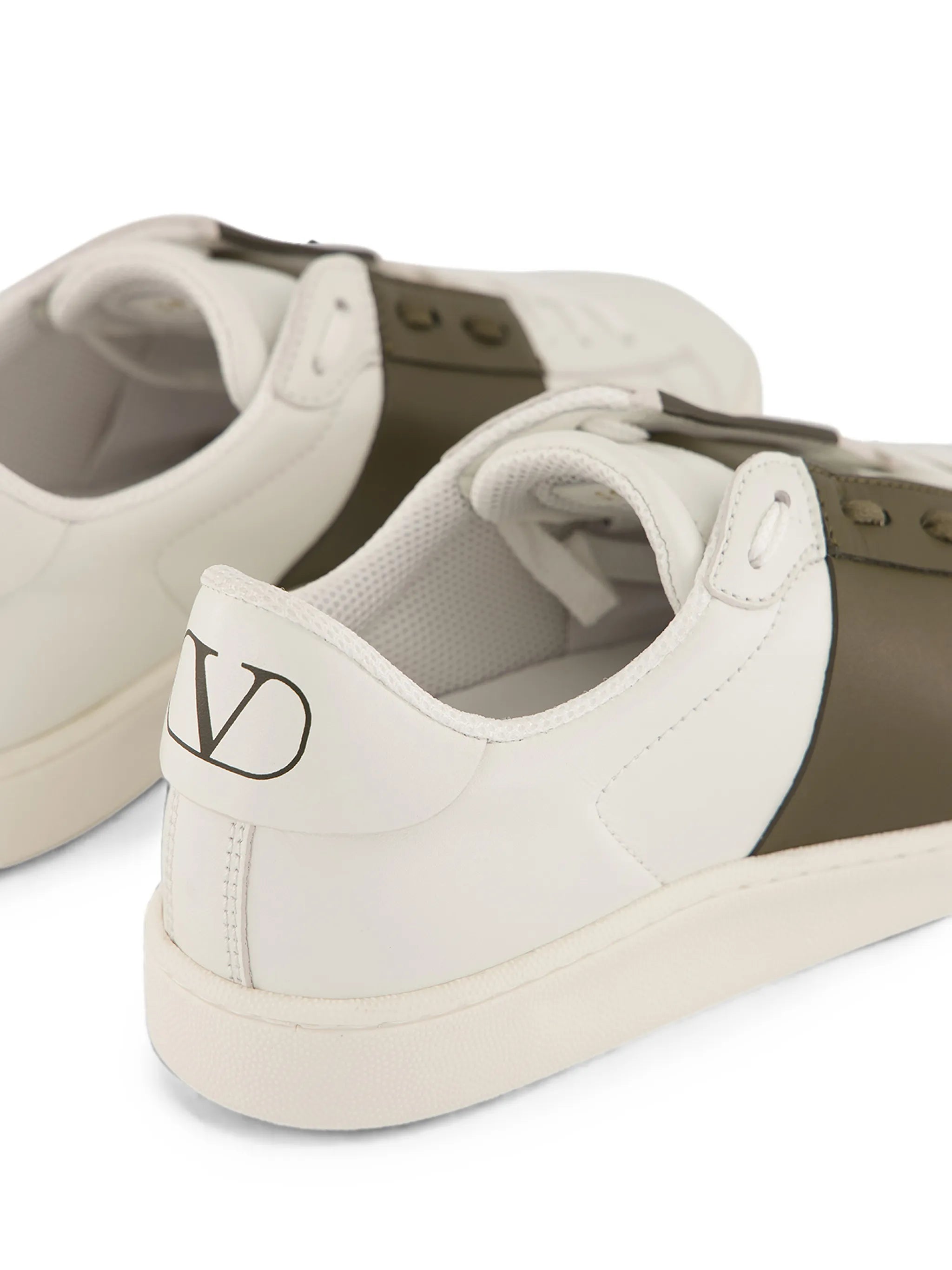 VLogo Signature panelled leather sneakers