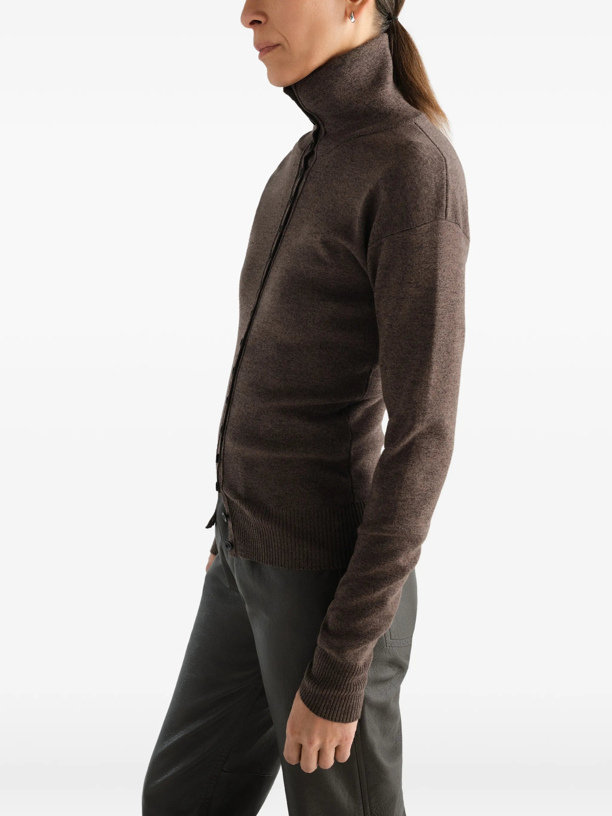 buttoned top in fine wool