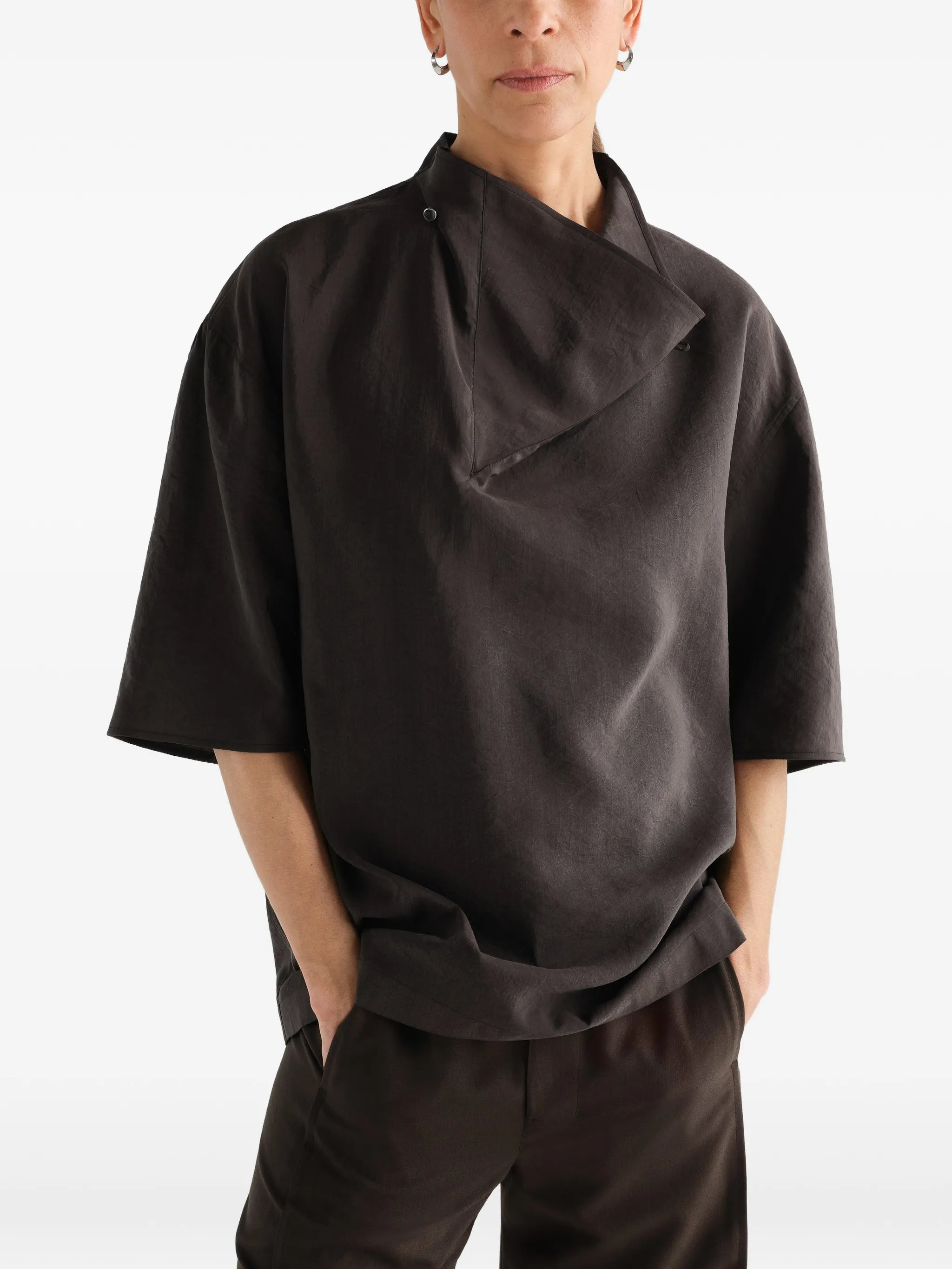 soft collar top in dry silk