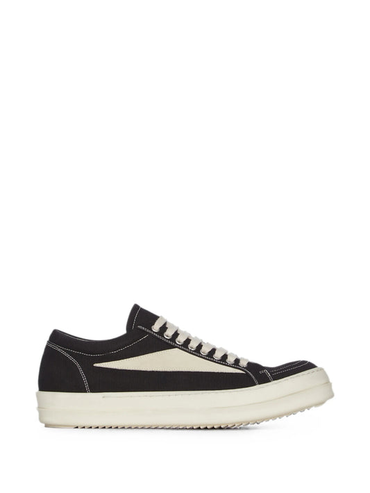 Vintage low-top lace-up sneakers