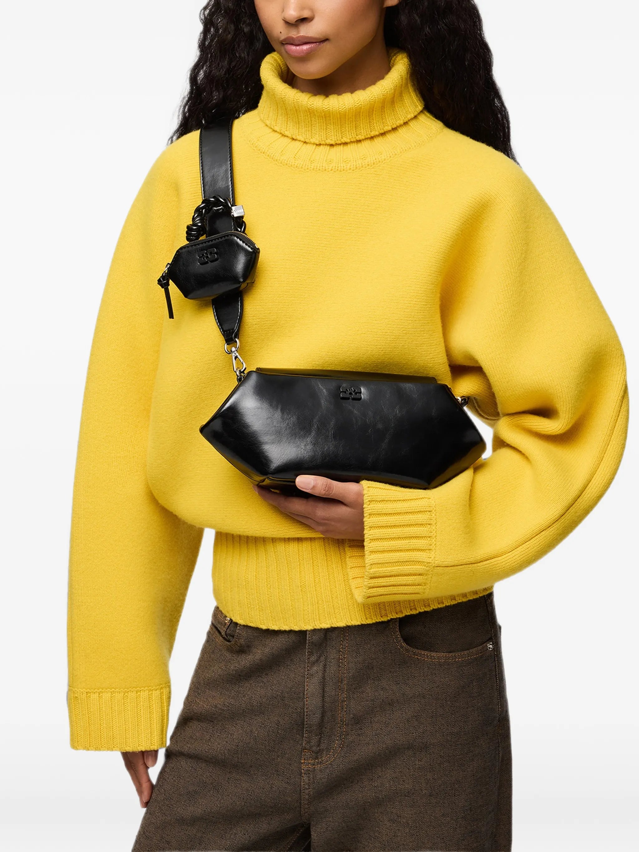 Bou bag East/West shine in black