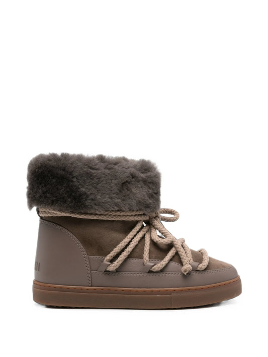 lace-up boots