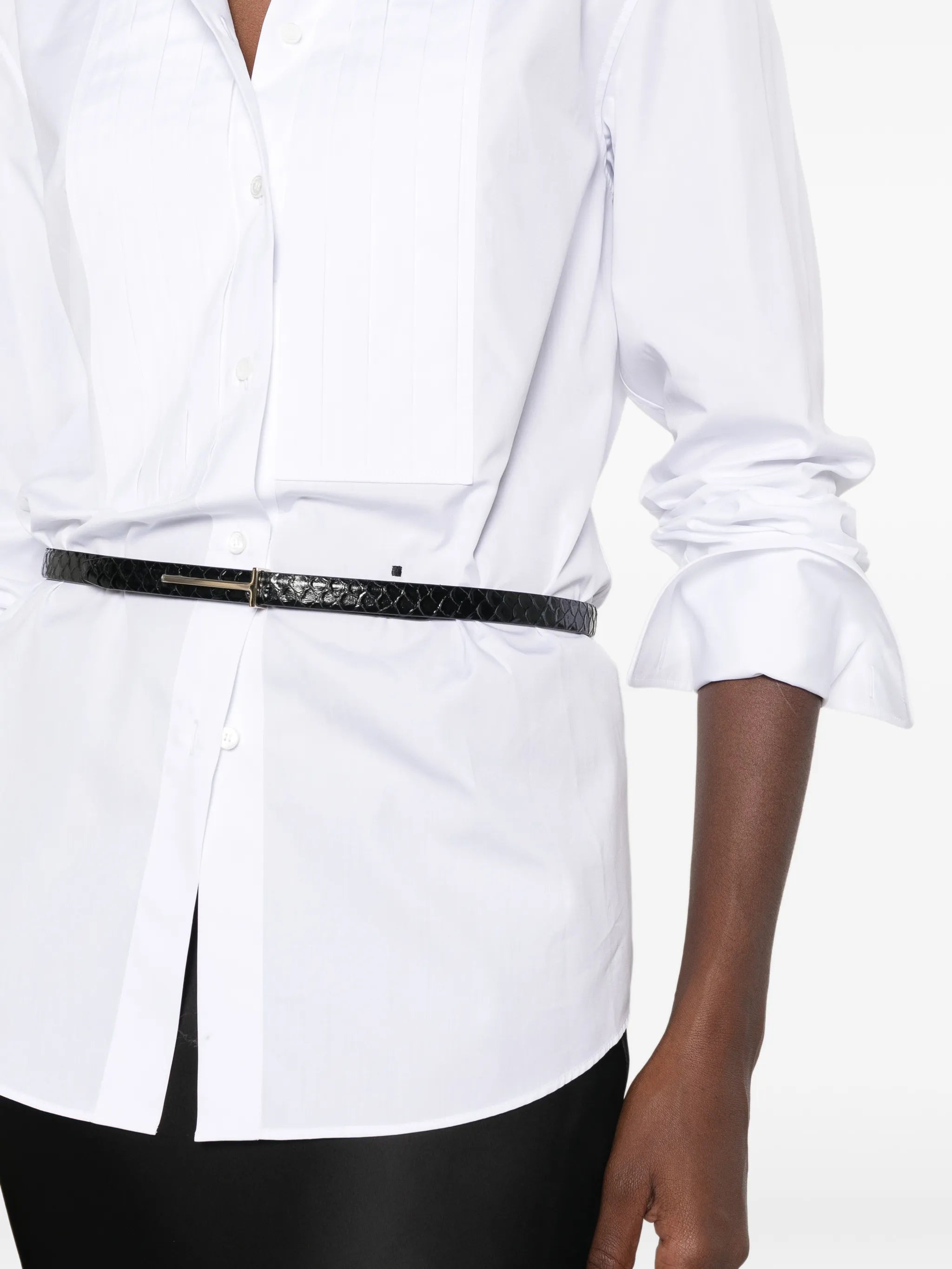 long-sleeve buttoned shirt