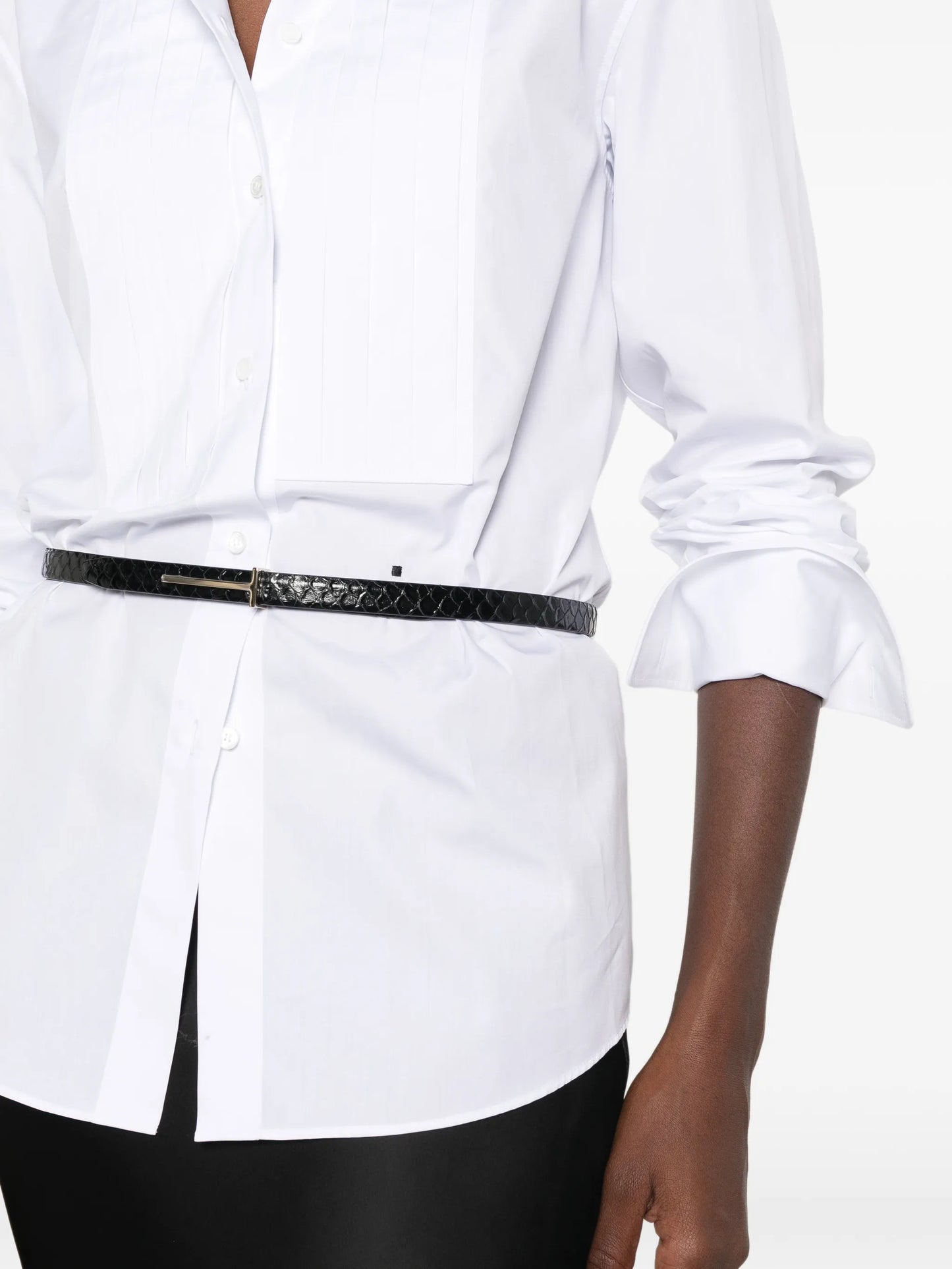 long-sleeve buttoned shirt