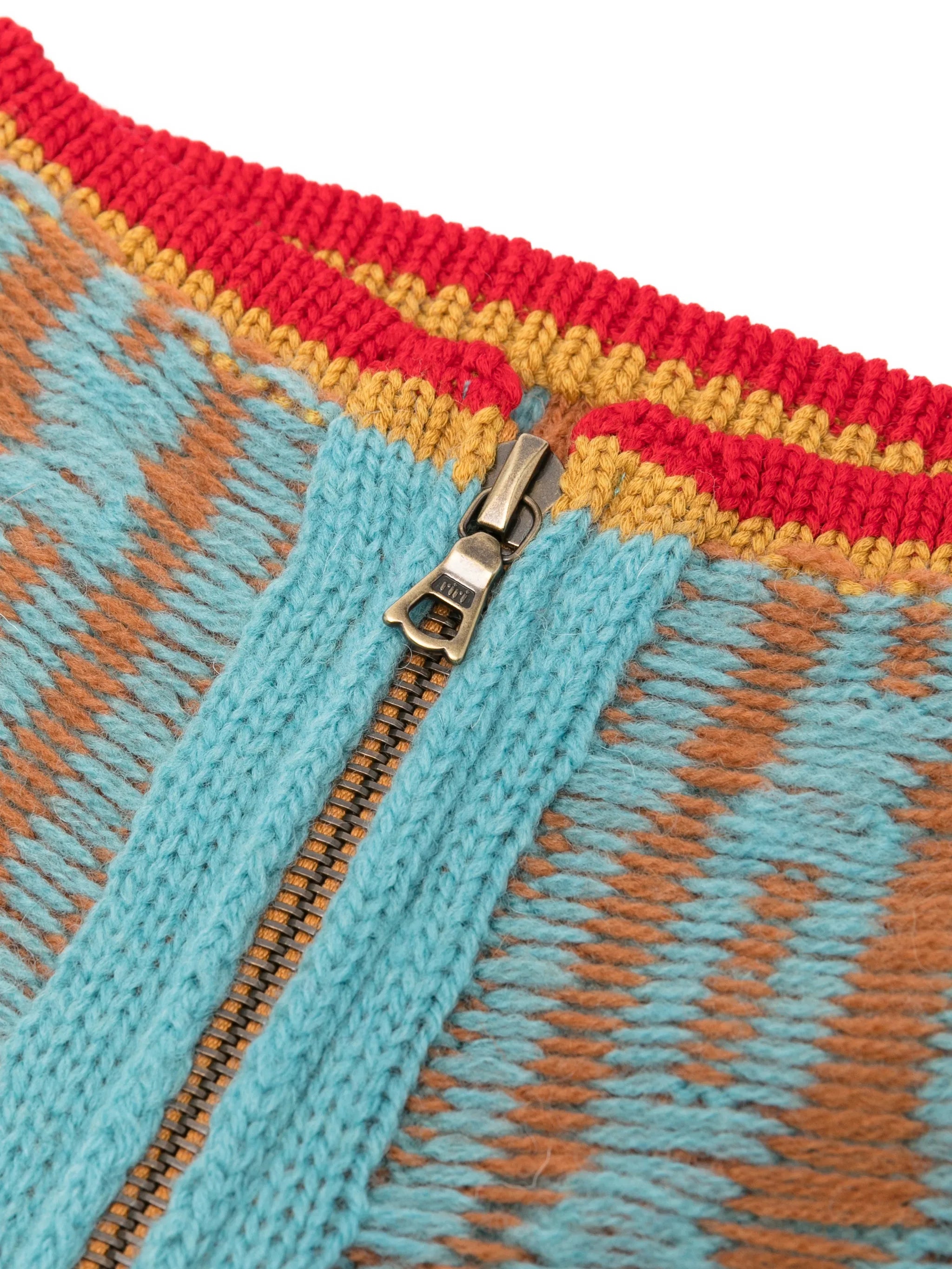 geometric-pattern zip-up collar