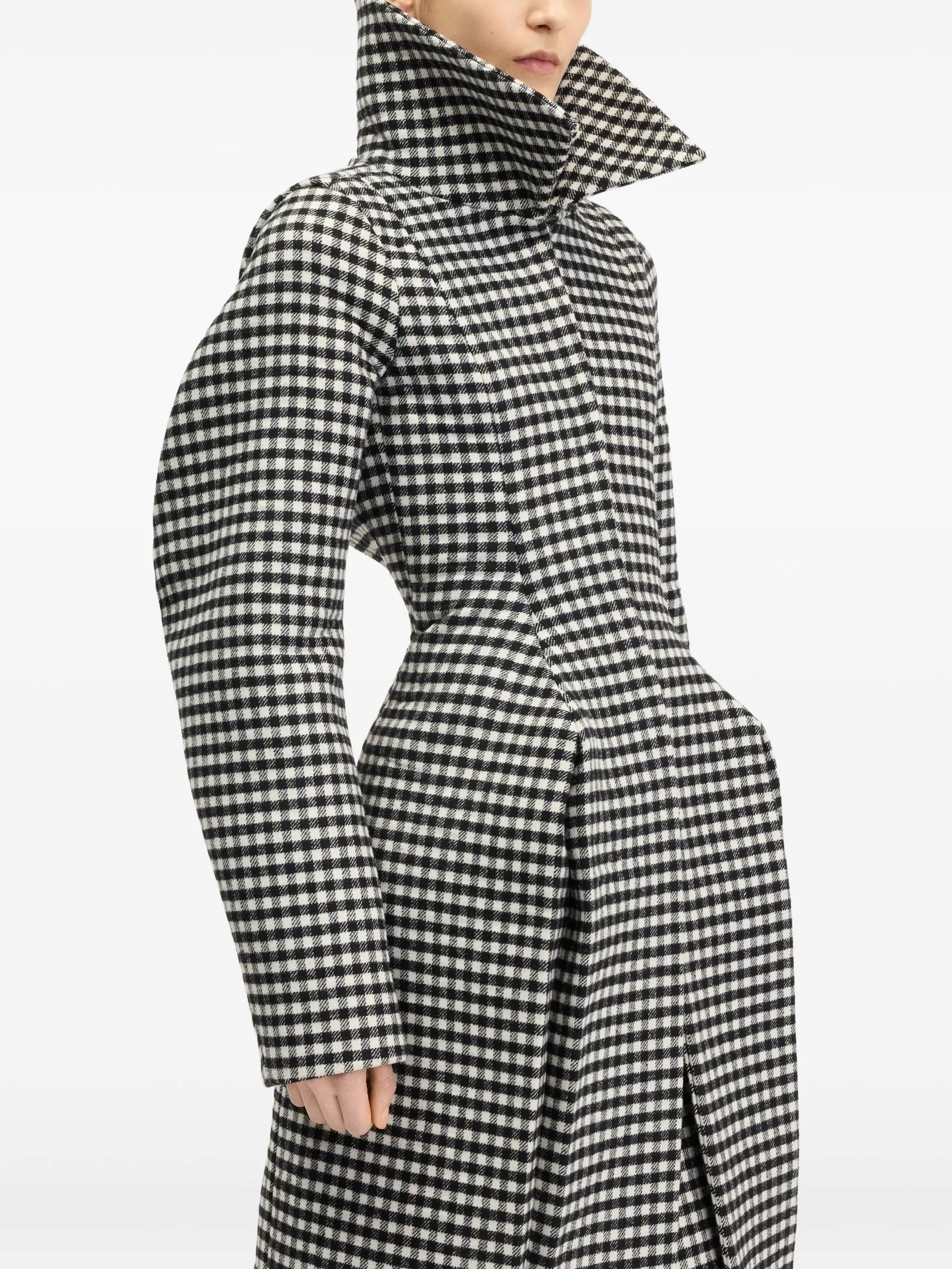 The pleated coat