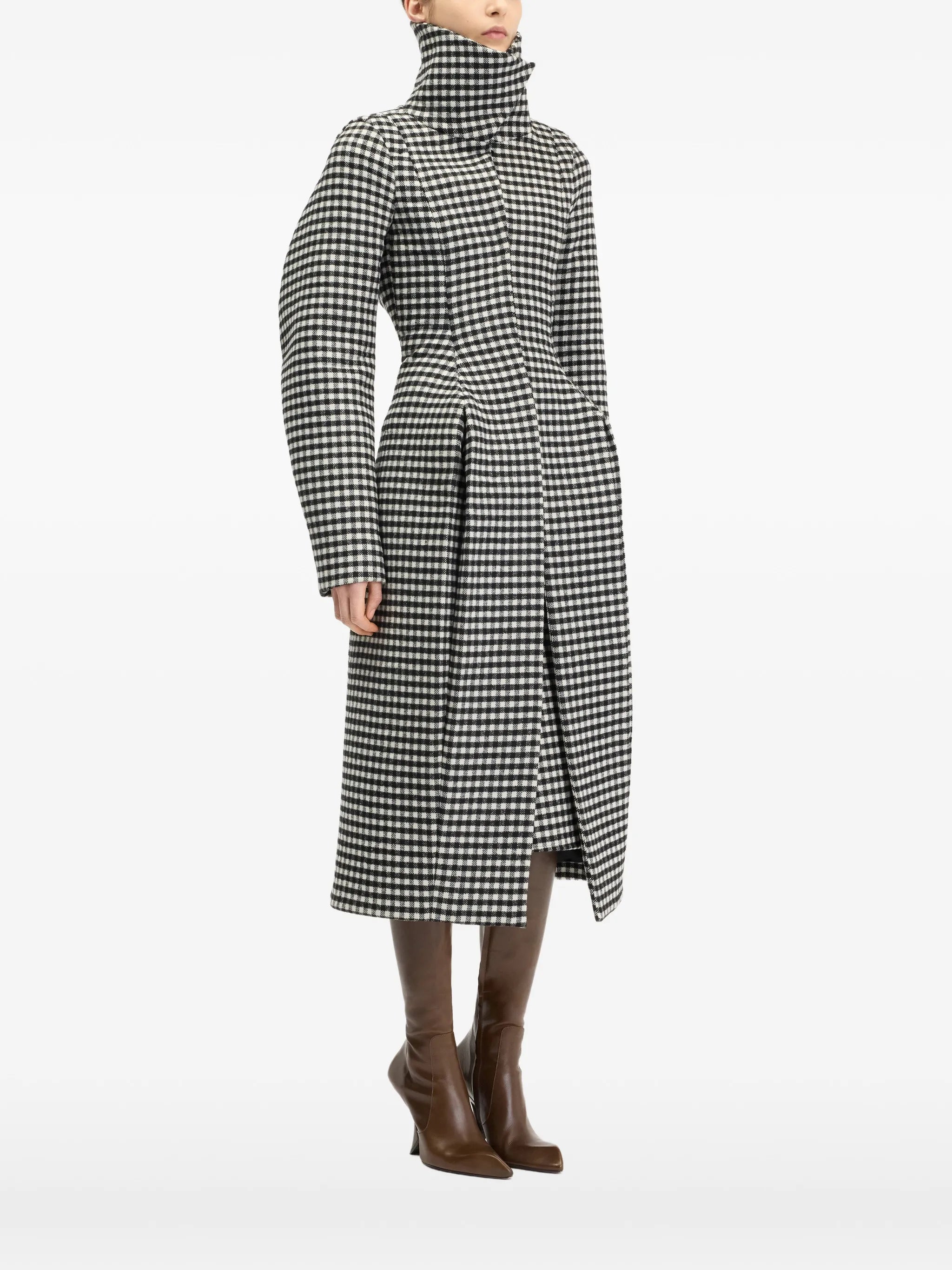 The pleated coat