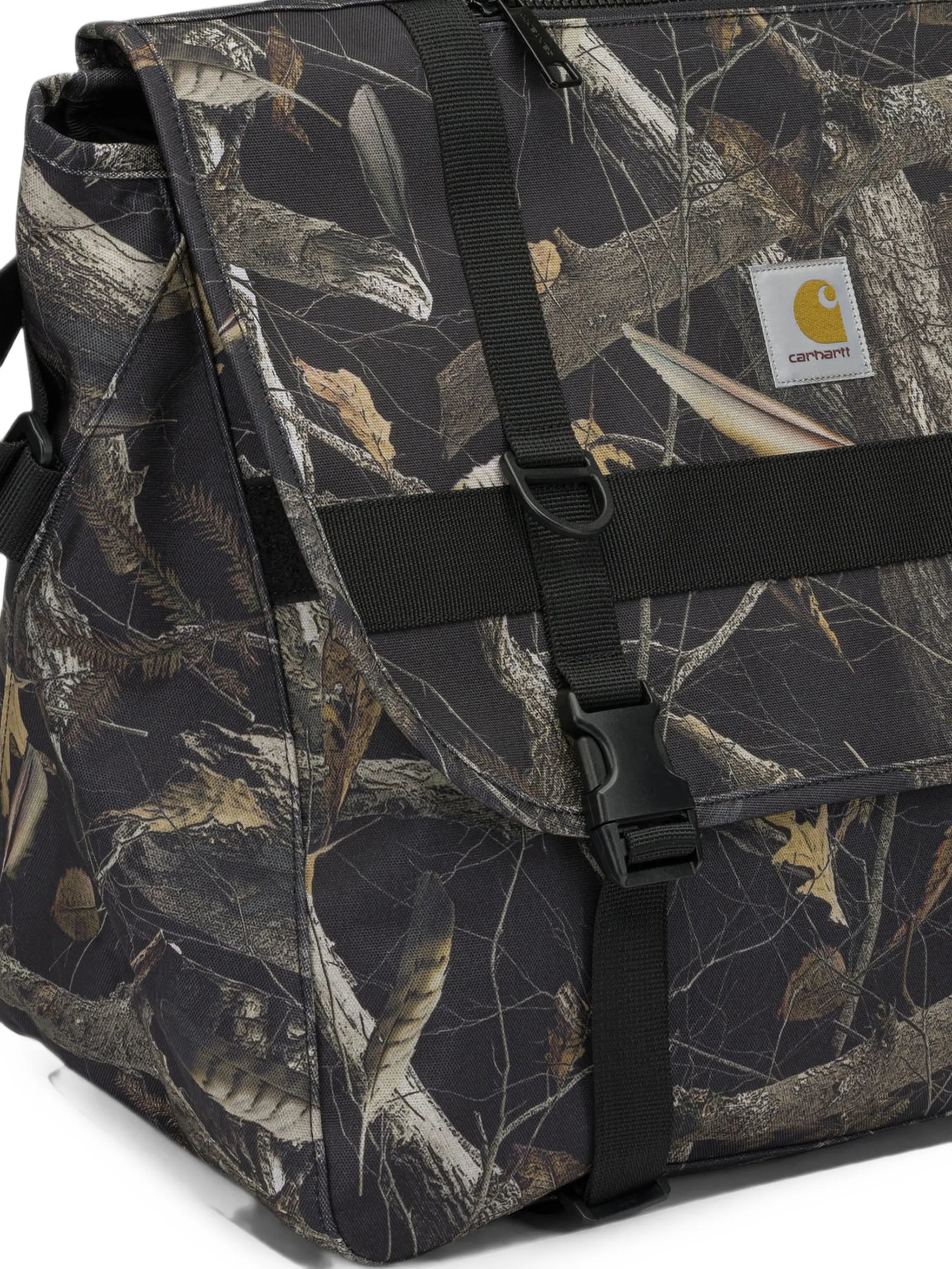 camouflage-print buckle-fastening shoulder bag