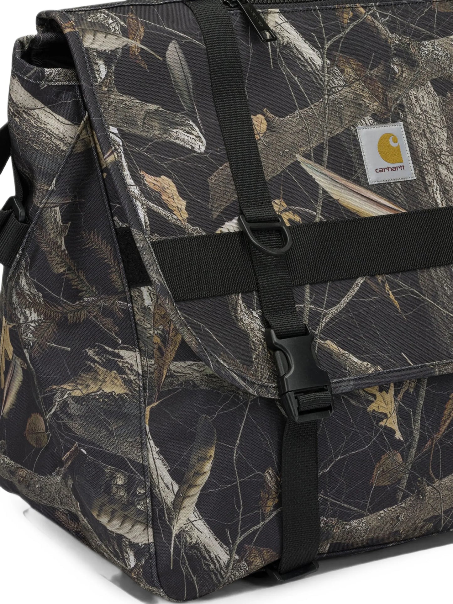 camouflage-print buckle-fastening shoulder bag