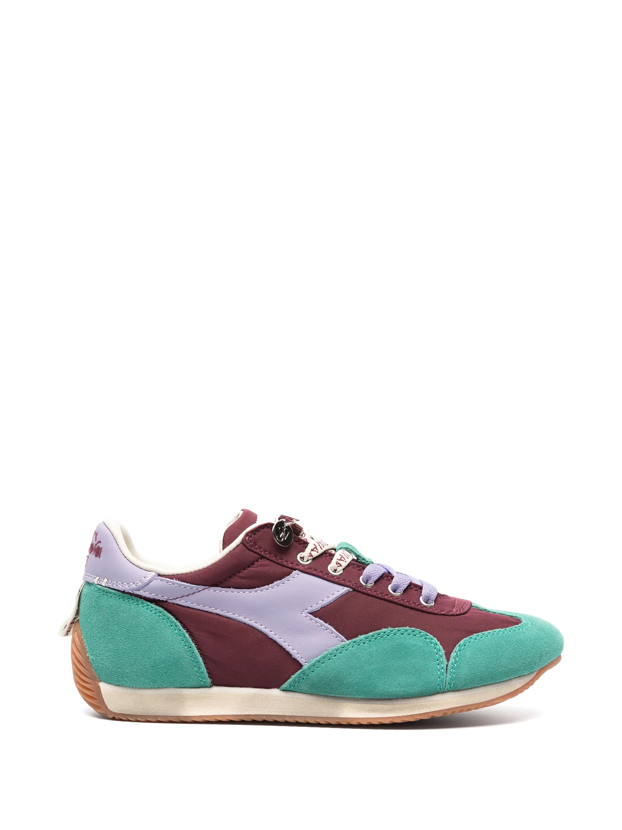 Equipe trainers in empire red