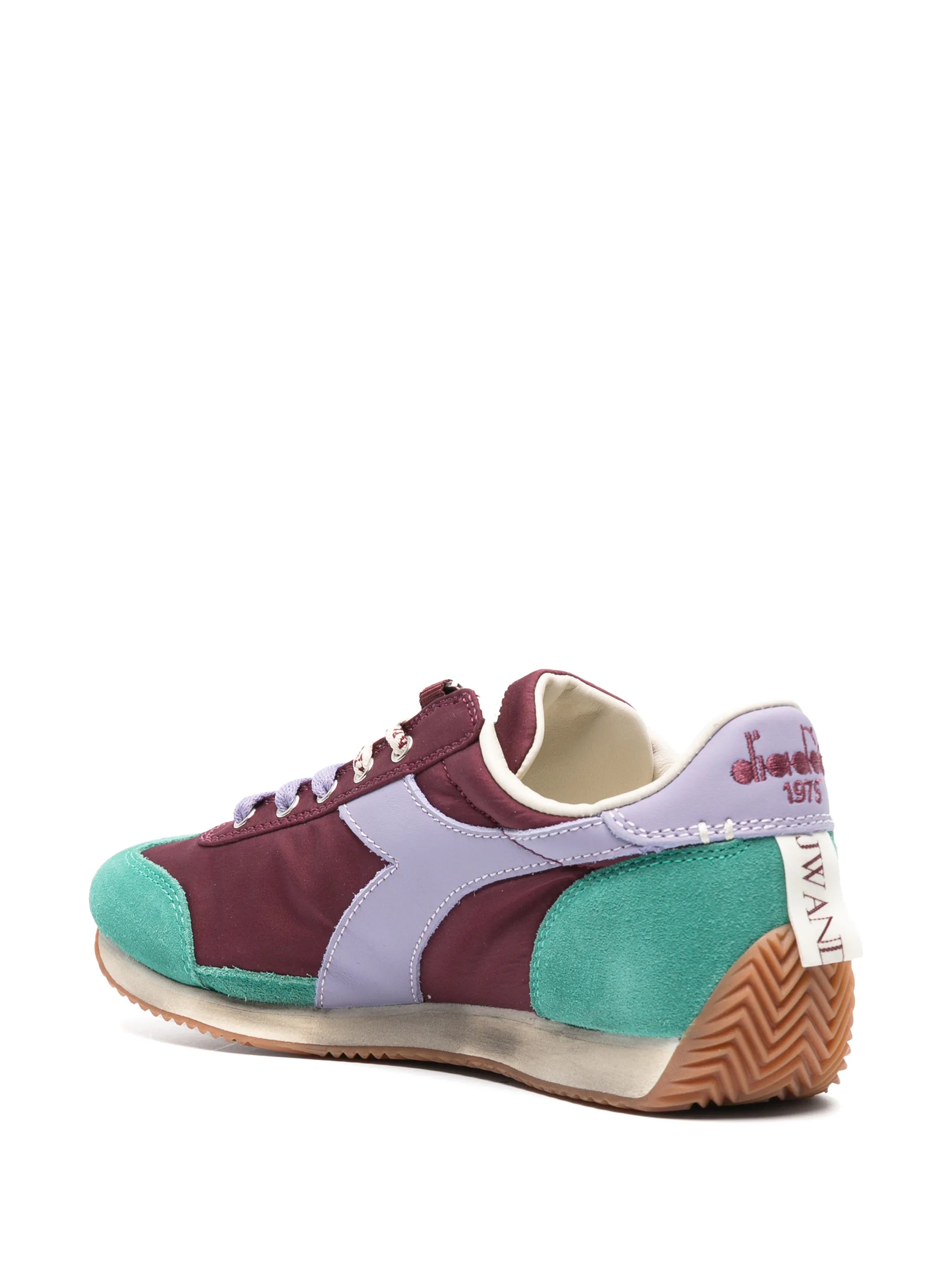 Equipe trainers in empire red