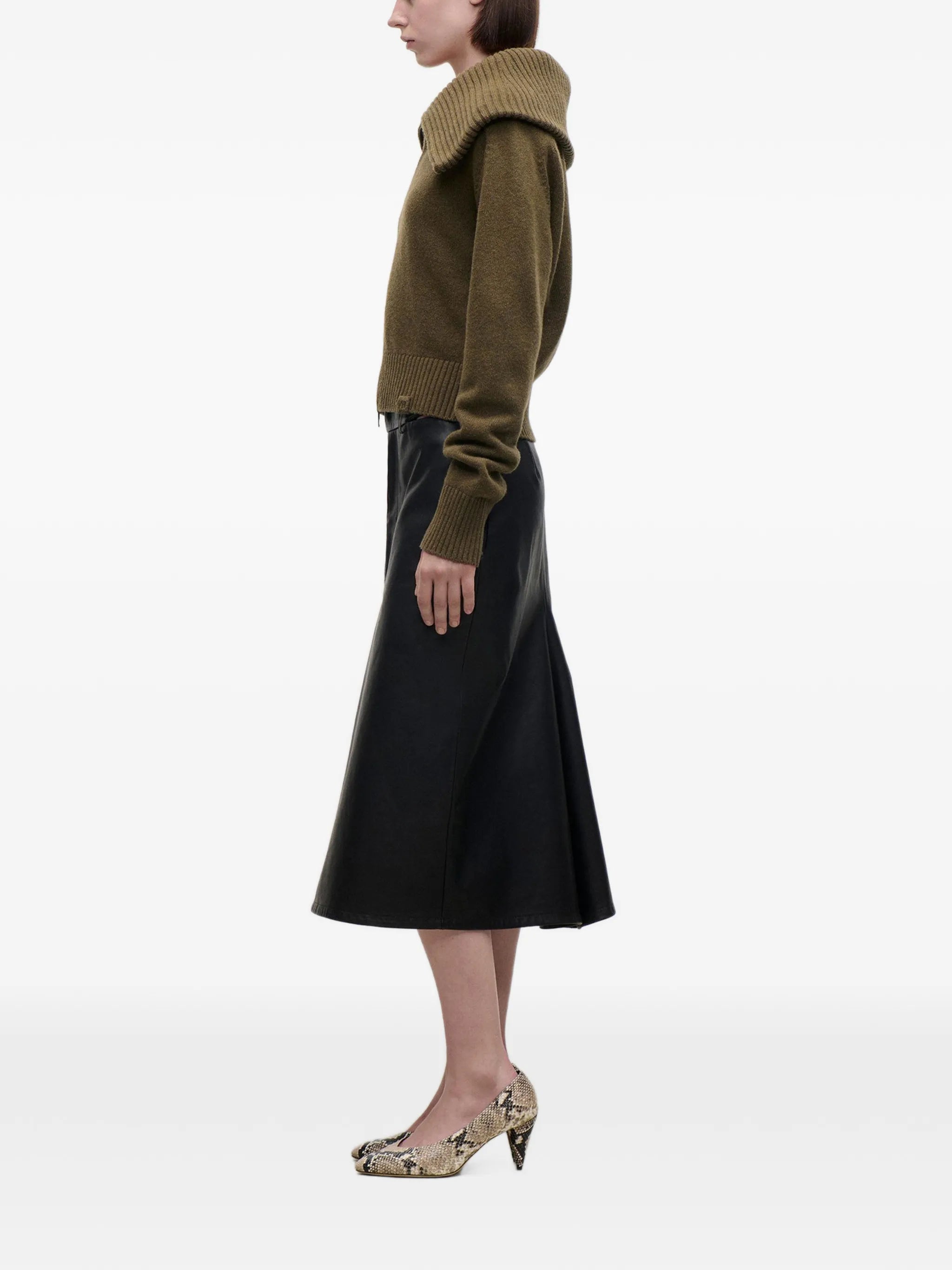 wide-collar zip-up cardigan