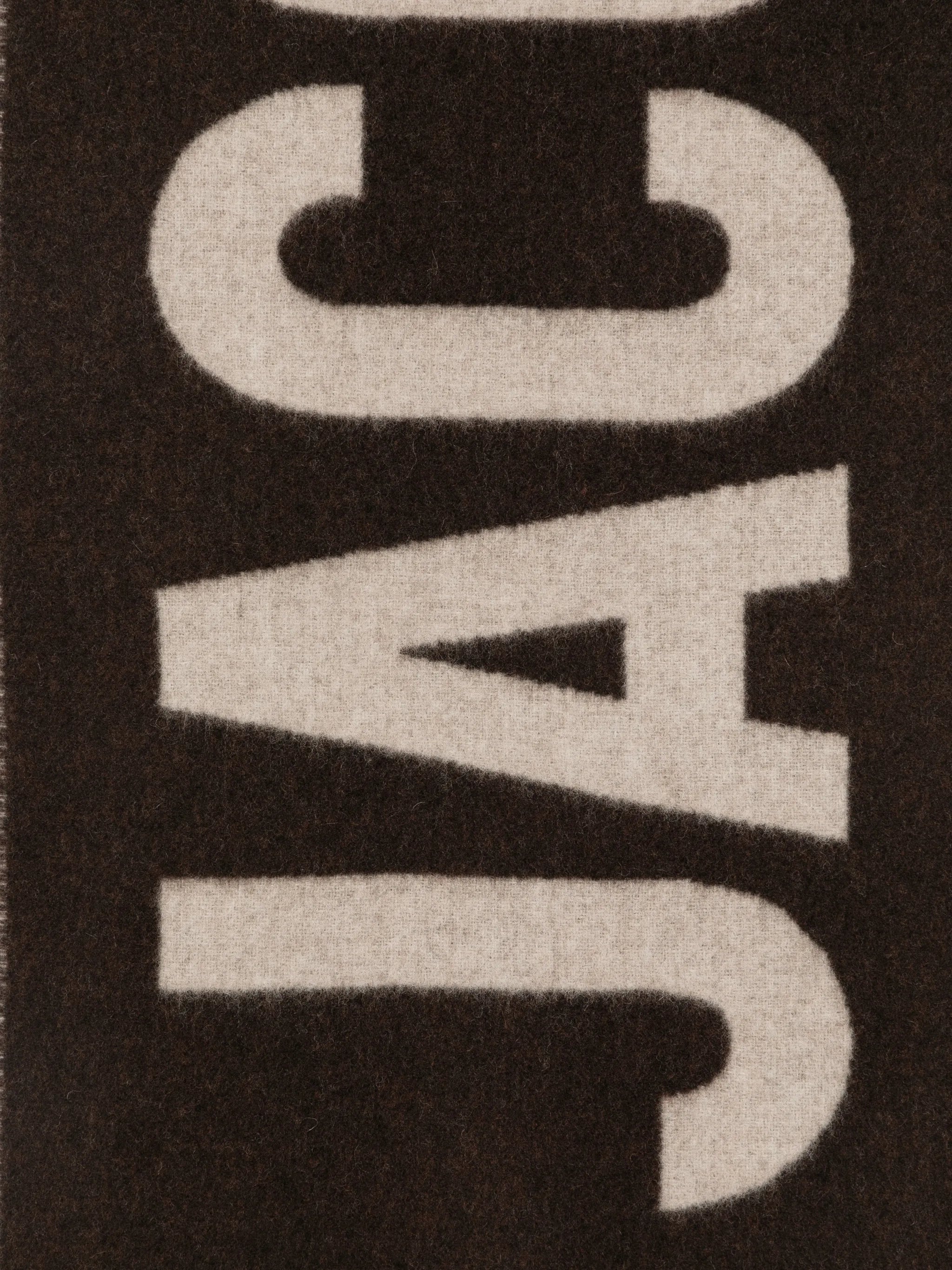 The Jacquemus scarf