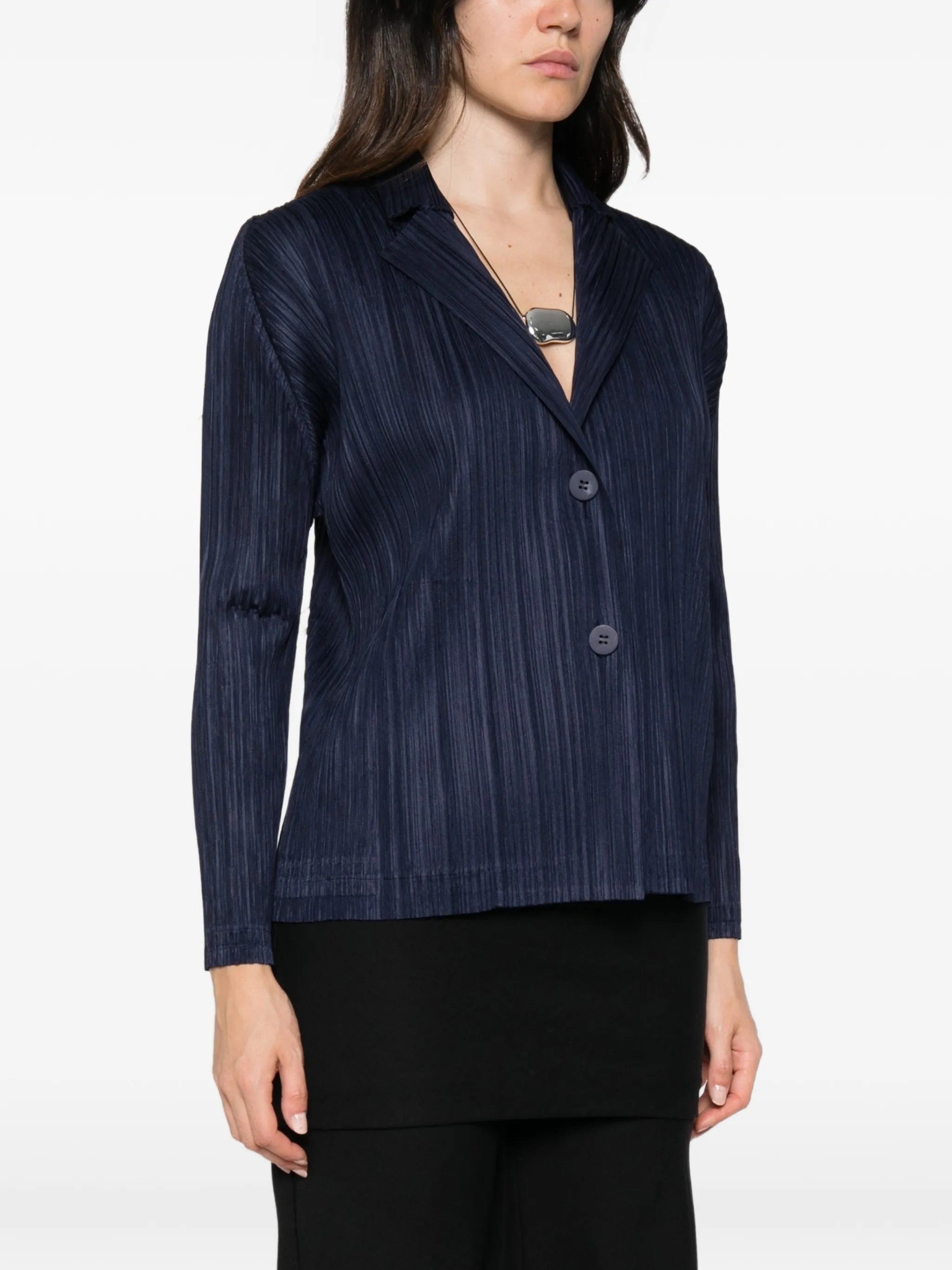 pleated notch-lapel jacket