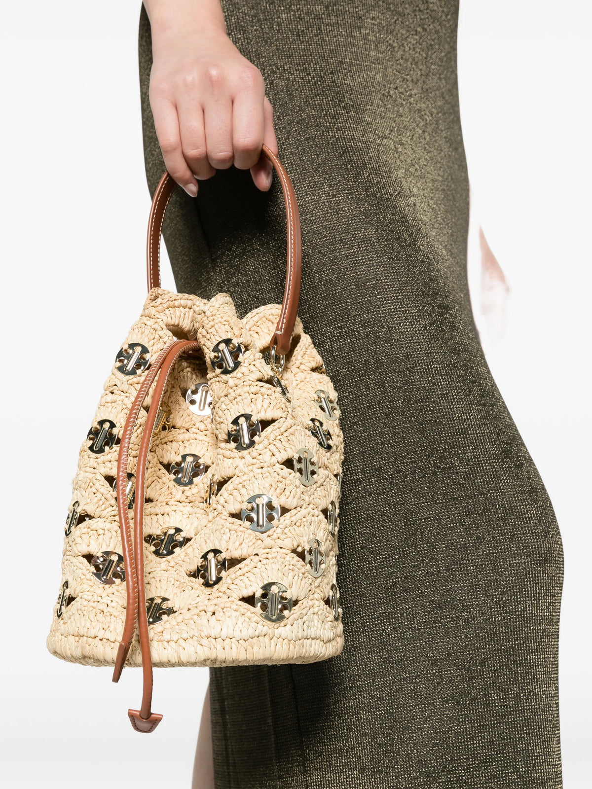 medallion-embellished raffia bucket bag
